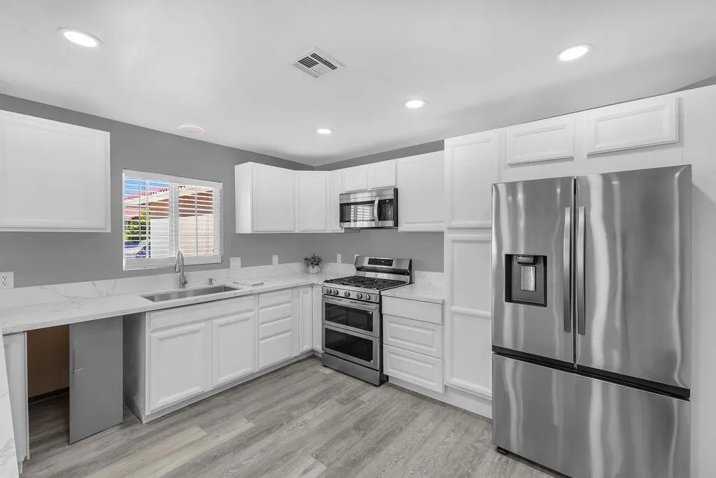 9872 Valencia Drive, Desert Hot Springs, California 92240 home-pic-5